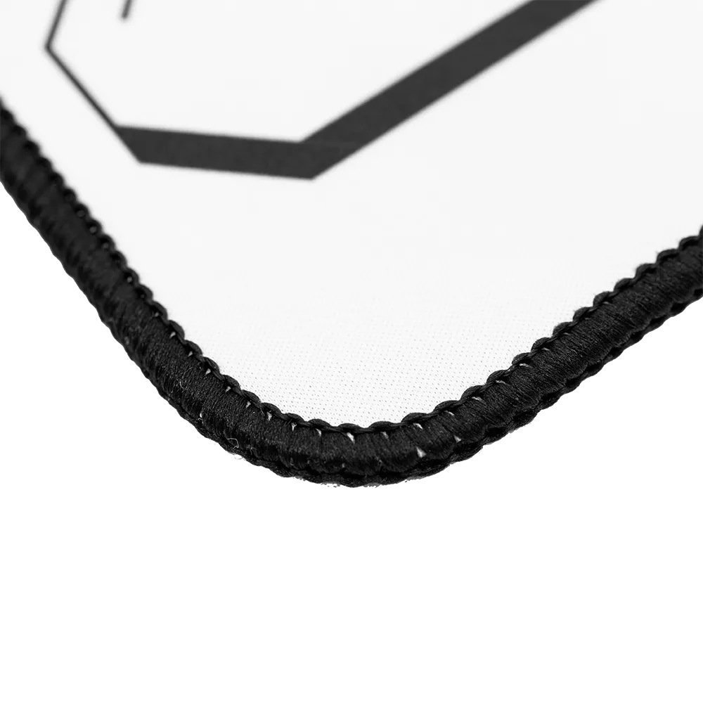 Alfombrilla Gamer LU'UM IX999 | 80 x 40 cm | Tela de Poliéster | Borde microtejido | Antiderrapante | Black&White